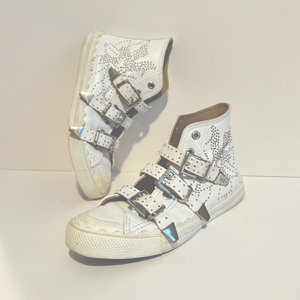 CHLOÉ Leather Studded Accents Sneakers